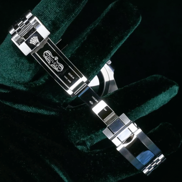 2024 Rolex GMT-Master II “Batgirl” 40mm Jubilee Blue Black Bezel - Image 6