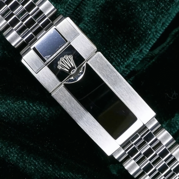 2024 Rolex GMT-Master II “Batgirl” 40mm Jubilee Blue Black Bezel - Image 7